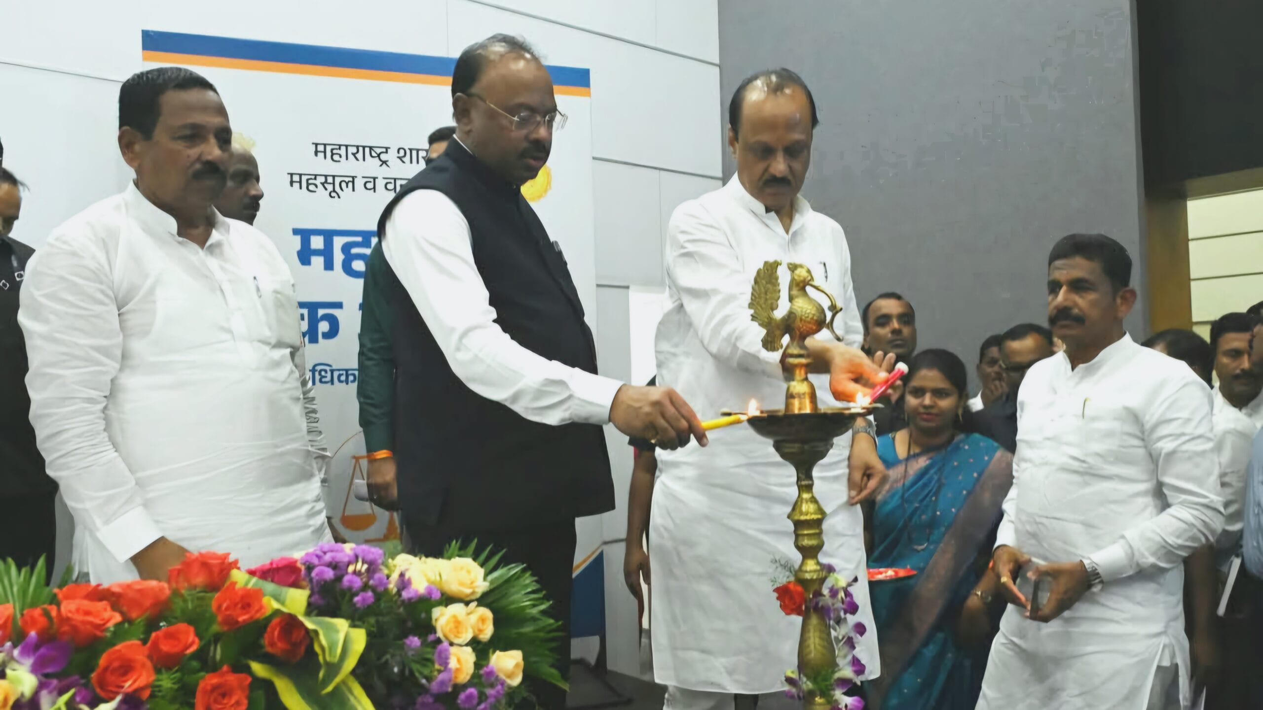Politics | राज्यातील पहिल्या महसूल लोकअदालतीचे पुण्यात उद्घाटन; 'लोकांसाठी, लोकांच्या सहकार्याने न्याय देण्याचा' आदर्श चालू 2 Politics