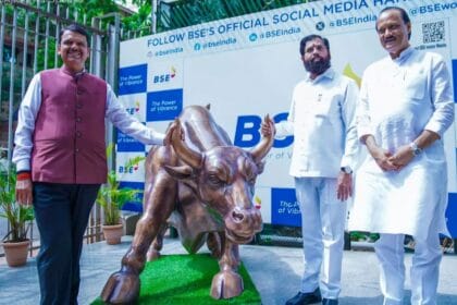 World news | शाश्वत विकासाच्या दिशेने ऐतिहासिक पाऊल- अजित पवार; भारतातील पहिली 'ग्रीन म्युनिसिपल बाँड लिस्टिंग' 2 FB IMG 1749621836128