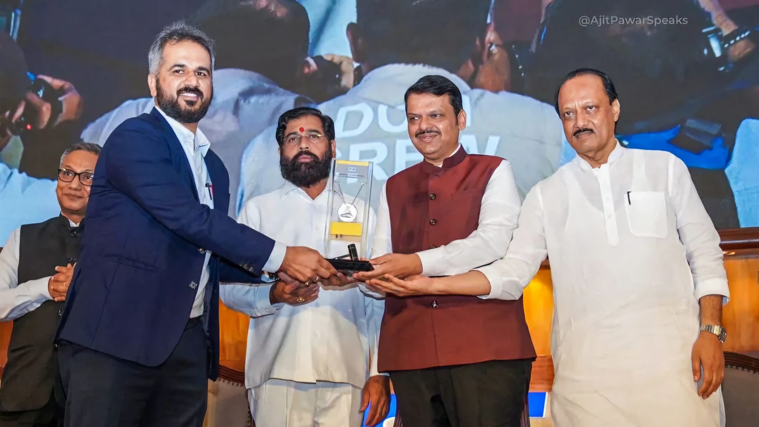 World news | शाश्वत विकासाच्या दिशेने ऐतिहासिक पाऊल- अजित पवार; भारतातील पहिली 'ग्रीन म्युनिसिपल बाँड लिस्टिंग' 3 World news