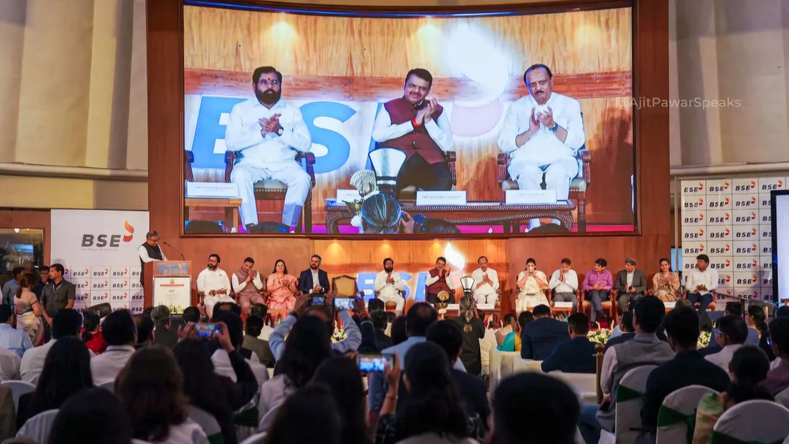World news | शाश्वत विकासाच्या दिशेने ऐतिहासिक पाऊल- अजित पवार; भारतातील पहिली 'ग्रीन म्युनिसिपल बाँड लिस्टिंग' 4 World news