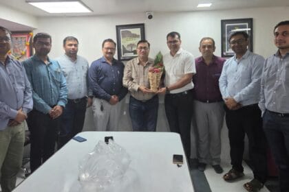Business | 'सुरभि'चे संचालक डॉ. विलास व्यवहारे यांचा विधी पदवी संपादनाबद्दल सत्कार 2 FB IMG 1750055698409