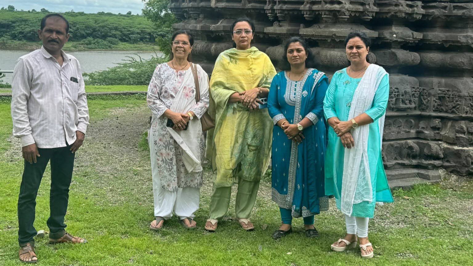 History | जिजाऊ ब्रिगेडच्या महिला पदाधिकाऱ्यांची किल्ले धर्मवीरगडास भेट; शौर्यस्थळास अभिवादन, इतिहासाची साक्षात अनुभूती 4 History