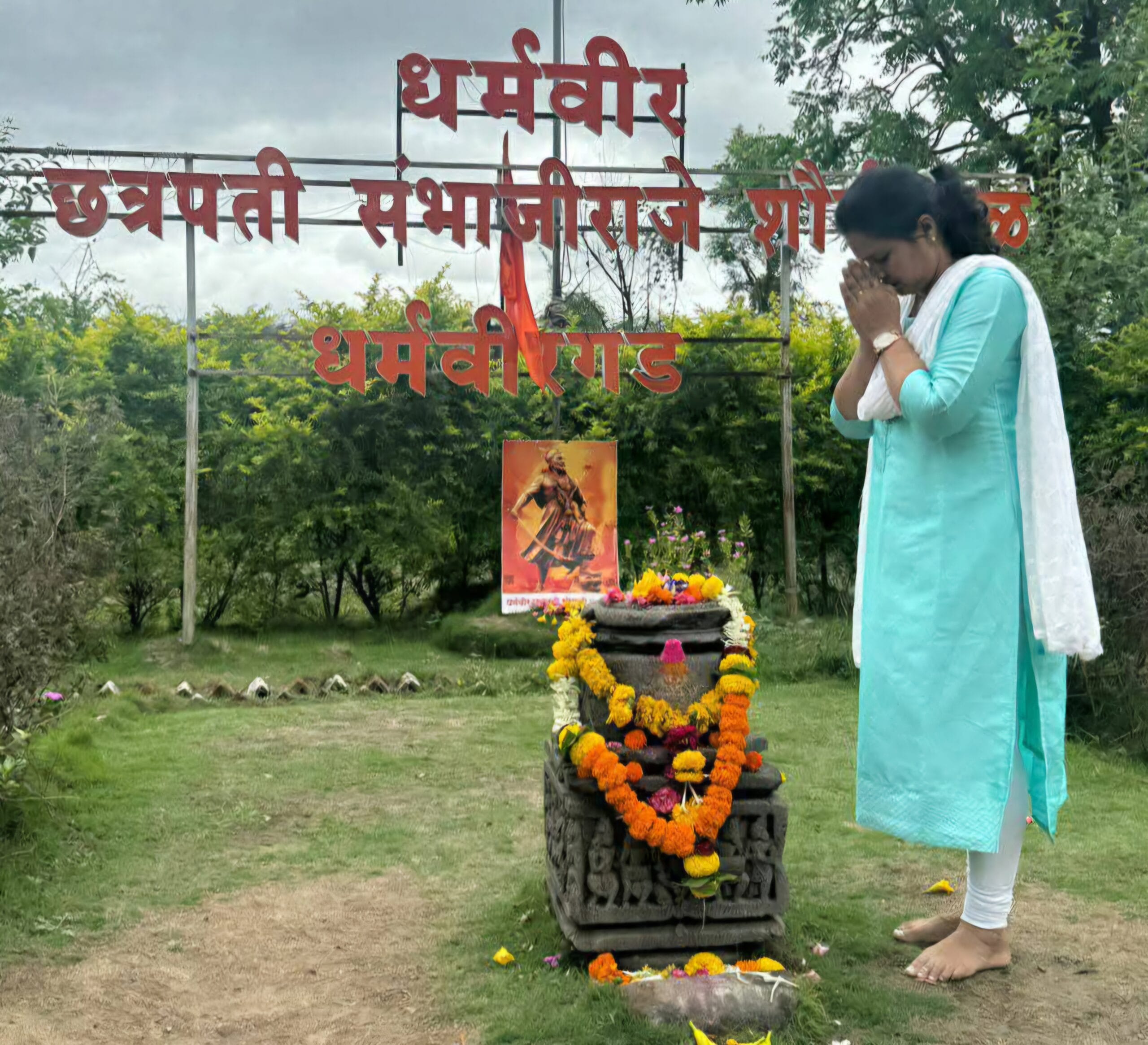 History | जिजाऊ ब्रिगेडच्या महिला पदाधिकाऱ्यांची किल्ले धर्मवीरगडास भेट; शौर्यस्थळास अभिवादन, इतिहासाची साक्षात अनुभूती 3 History