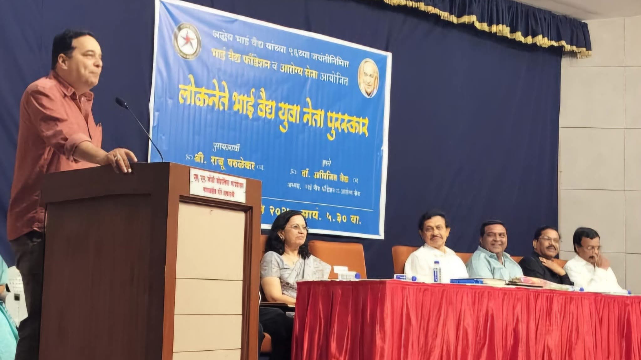Social | लोकनेते भाई वैद्य युवानेता राष्ट्रीय पुरस्कार ज्येष्ठ पत्रकार राजू परुळेकर यांना प्रदान 2 Social