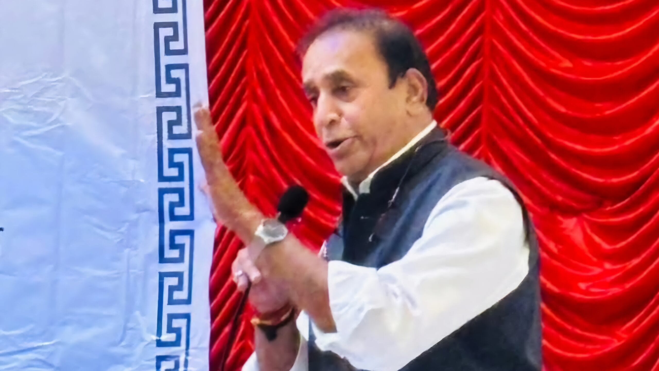 Politics | लोकशाही टिकवण्यासाठी वाचणे, लिहिणे आणि विचार मांडणे हीच खरी लढाई- अनिल देशमुख; ‘फ्रेंड्स ऑफ डेमोक्रसी’च्या सभेतील स्पष्ट मत 2 Politics