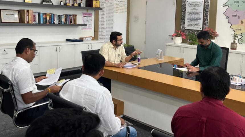 Politics | खासदार डॉ. कोल्हे यांच्या पुढाकाराने प्रलंबित वनहक्क दाव्यांवर निर्णायक बैठक; लवकरच न्याय मिळण्याची अपेक्षा 1 IMG 20250625 WA0011