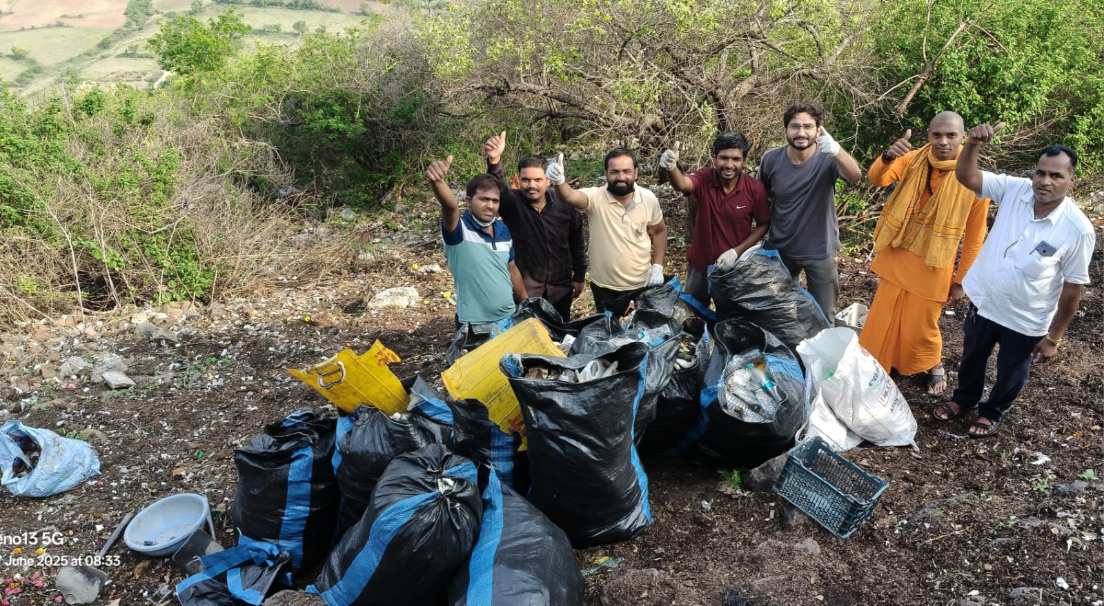 Environment | गोरक्षनाथ गडावर स्वच्छता मोहीम; 20 भोत कचरा संकलन 2 Environment