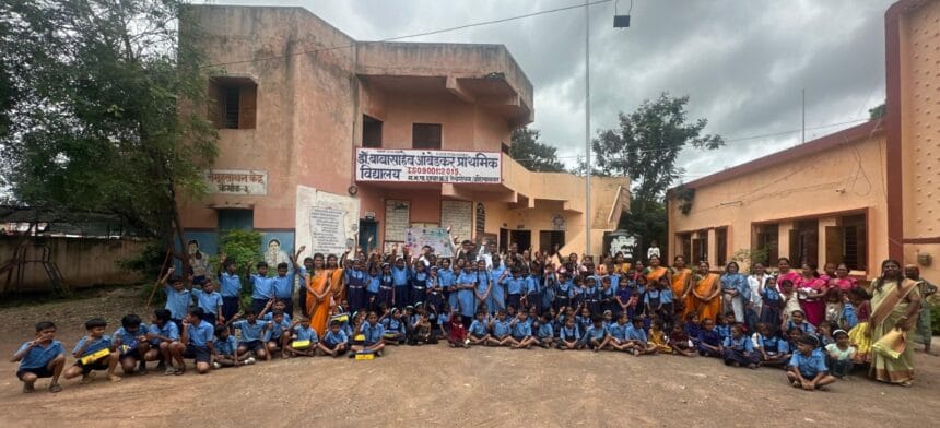 education | रेल्वेस्टेशन मनपा शाळेत आरोग्यविषयक जनजागृती करत नवागतांचे स्वागत 1 education