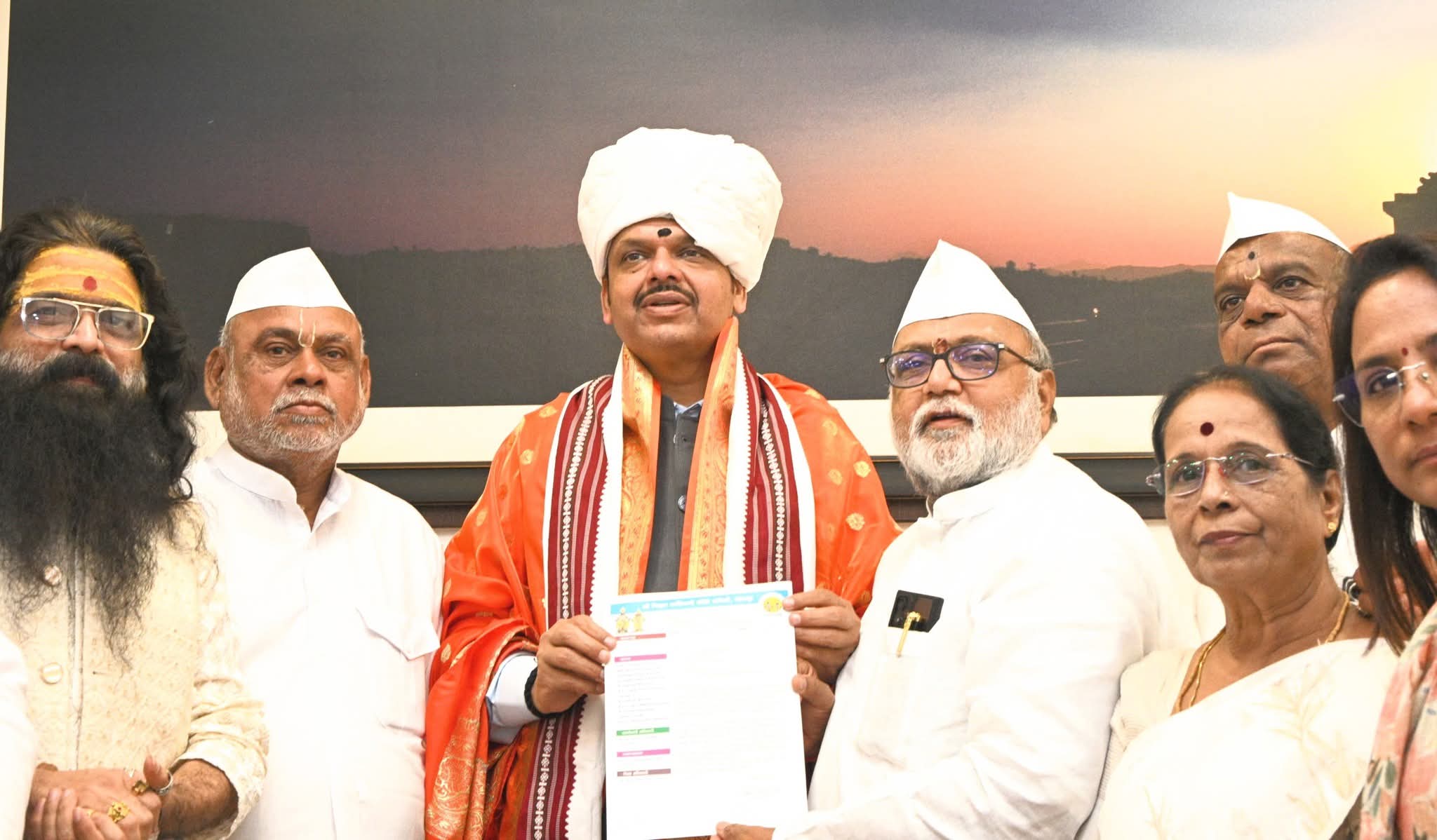 cultural politics | मुख्यमंत्री देवेंद्र फडणवीस यांना आषाढी एकादशी महापूजेचे निमंत्रण 3 cultural politics