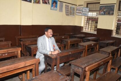 India news | देशाचे सरन्यायाधीश भूषण गवई यांचा बालपणीच्या विद्यालयाला स्नेहभेट 6 FB IMG 1751812524402