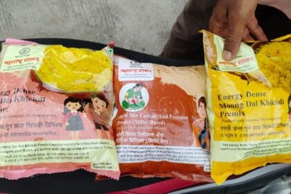 Politics | अंगणवाडी निकृष्ट पोषक पावडरविरोधात शिवसेनेचा आव्वाज; पालकांचा संताप; गहू, तांदूळ, साखर याच स्वरूपातील खाद्य पुन्हा द्यावे – सेनेची मागणी 4 IMG 20250702 WA0023