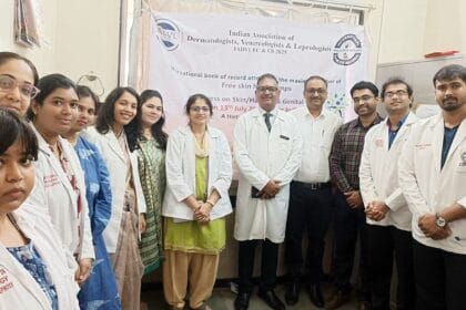 World news | IADVL चे मोफत त्वचारोग निदान शिबीर यशस्वी; 132 रुग्णांची तपासणी; भोंदू डॉक्टरांविरोधात जनजागृतीचा निर्धार 2 IMG 20250713 WA0013
