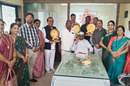 Award | कोणत्याही कार्यात नैतिक आचरण महत्त्वाचे- अण्णा हजारे; प्रा.डॉ. पांडुरंग भोसले स्नेहबंध पुरस्काराने सन्मानित 10 IMG 20250715 WA0031