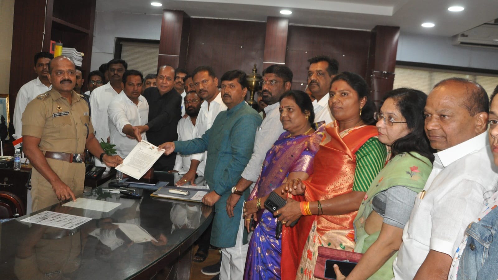 Politics | आमदार जगताप व त्यांच्या कुटुंबियांची संरक्षणाची जबाबदारी पोलिस प्रशासनाने घ्यावी; राष्ट्रवादी काँग्रेसची पोलीस अधीक्षकांकडे मागणी 2 Politics