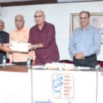 Literature | 21 व्या शतकातील बाल साहित्याचा गौरव; विठ्ठल जाधव यांना 'लीलावती भागवत पुरस्कार' प्रदान 4 FB IMG 1754320992106
