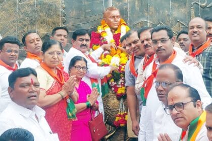Politics | भाजपाच्यावतीने अण्णाभाऊ साठे यांना अभिवादन 4 IMG 20250802 WA00101