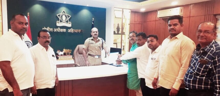 Business | अन्यायकारक कारवाईचा निषेध, योग्य तीच कारवाई करावी : व्यापाऱ्यांची मागणी; फटाका व्यापाऱ्यांच्या वतीने पोलीस अधीक्षकांना निवेदन 1 IMG 20250805 WA0000