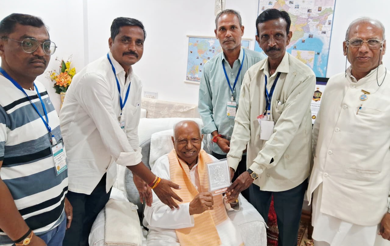 Press | माध्यमांनी सकारात्मक बातम्यांवर भर द्यावा– ब्रह्माकुमार करुणाभाई यांचे आवाहन 2 IMG 20250930 WA0002