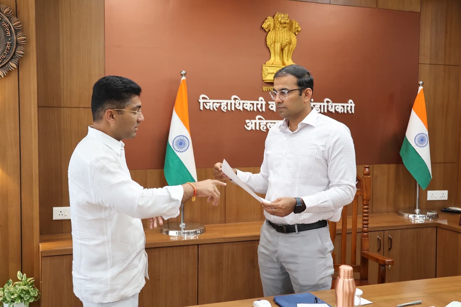 Politics | पूरस्थितीला राजकीय व्यापाऱ्यांची अतिक्रमणे कारणीभूत – आ. जगताप; अतिक्रमणांवर कारवाईसाठी जिल्हाधिकाऱ्यांना निवेदन 16 IMG 20250930 WA0046