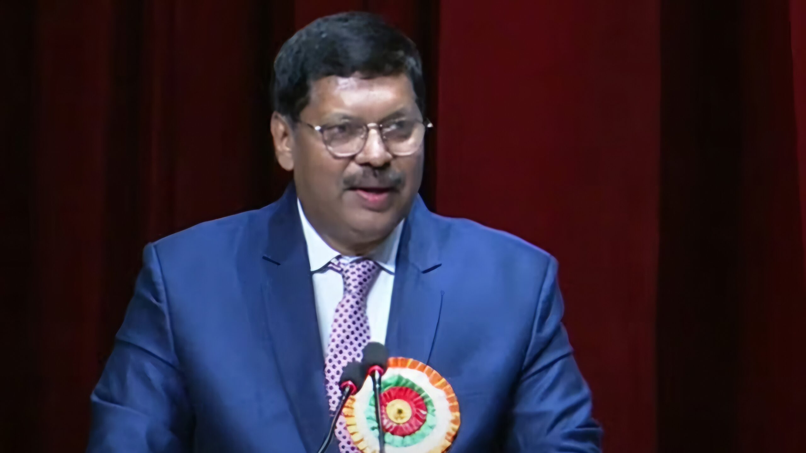 World news | Shameful : सरन्यायाधीश गवईंवर सनातनी वकिलाकडून बुटफेक ! या गोष्टींनी मला फरक पडत नाही– सरन्यायाधीश गवई 4 Bhushan Gawai scaled
