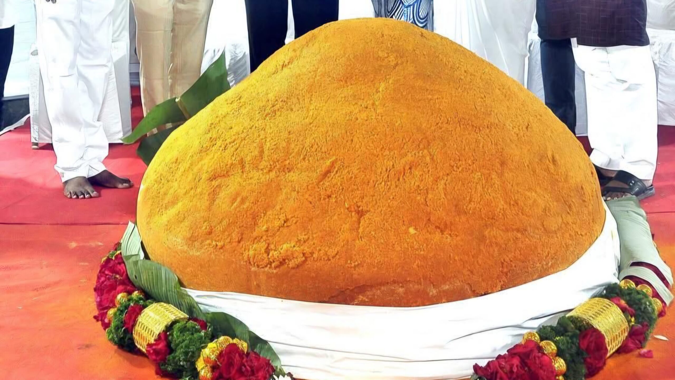 Cultural Politics | महाराष्ट्रातील अतिवृष्टीग्रस्त जनता उपाशी असता पुण्यात विक्रमी 610 किलोचा लाडू; शहांच्या वाढदिवसानिमित्त अनोखा 'लाड' 2 Cultural Politics