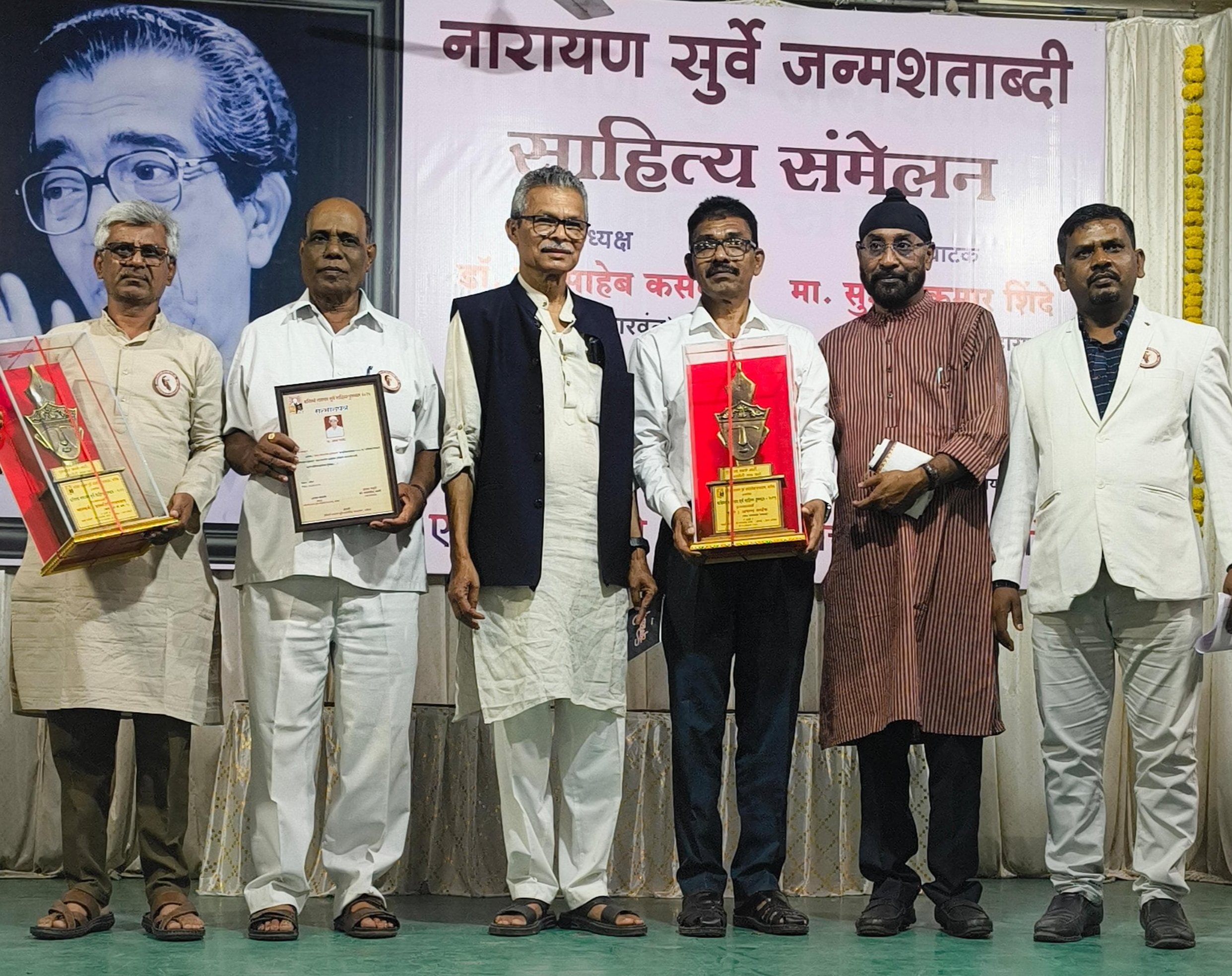 Literature | सुर्वेंची कविता माणुसकीचा श्वास आहे- उत्तम कांबळे; नारायण सुर्वे साहित्य पुरस्कार वितरण सोहळा संपन्न 9 IMG 20251017 WA0041