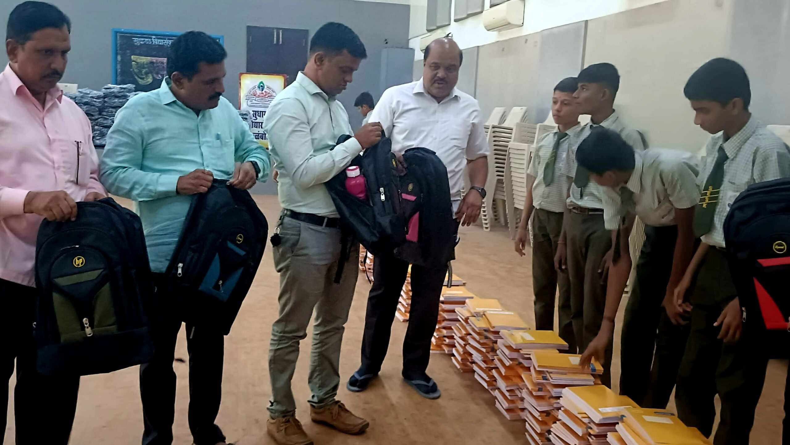 Education | बीडच्या पूरग्रस्त विद्यार्थ्यांना दिले ‘सुधागड विद्या संकुल'ने शैक्षणिक साहित्य 2 Education