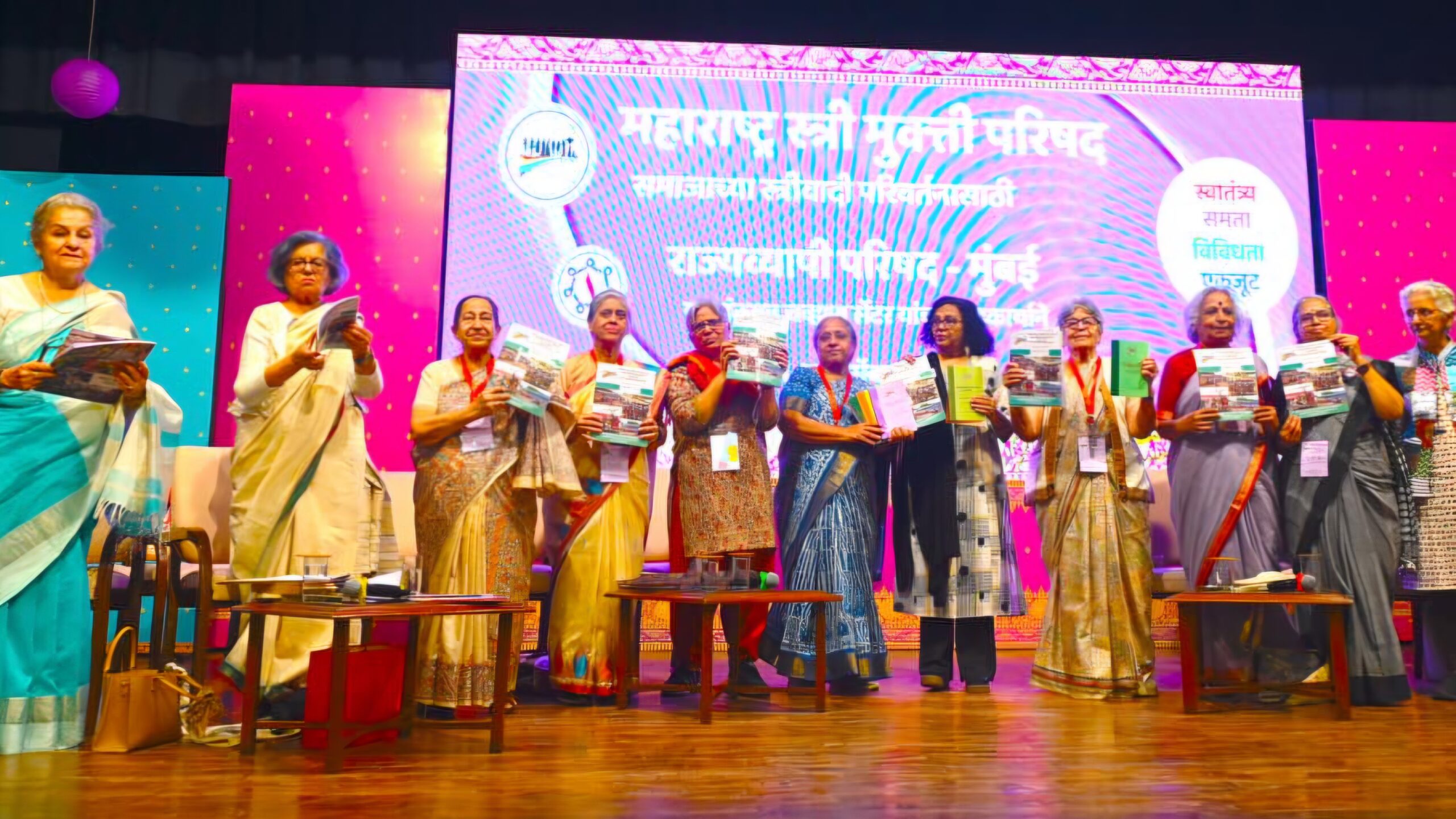 World news | लोकशाही सशक्त राहिली तरच स्त्रीमुक्ती शक्य– अॅड. इंदिरा जयसिंग; महाराष्ट्र स्त्रीमुक्ती परिषद मुंबईत सुरू 2 World news