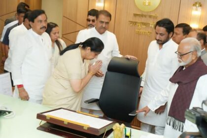 Sunetra pawar padabhar salute to chair