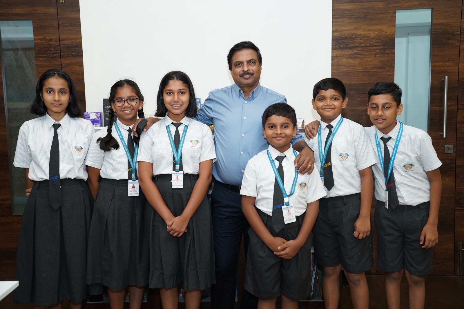 छबिलदास इंग्लिश मीडियम स्कूलच्या Masterchef Contest २०२६-२७ मध्ये विजेत्या विद्यार्थ्यांना प्रमाणपत्र प्रदान करताना मान्यवर