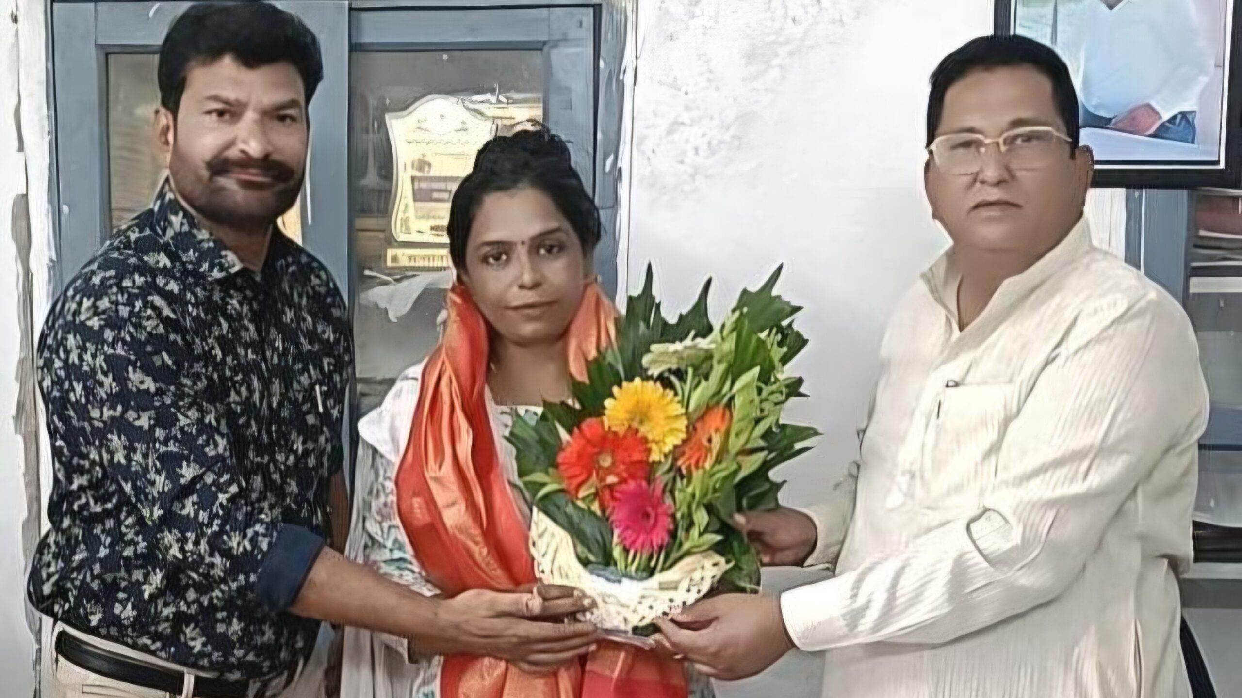 Sujata Puri PhD पीएच.डी. पदवी मिळाल्यानंतर कवयित्री डॉ. सुजाता पुरी यांचा सत्कार